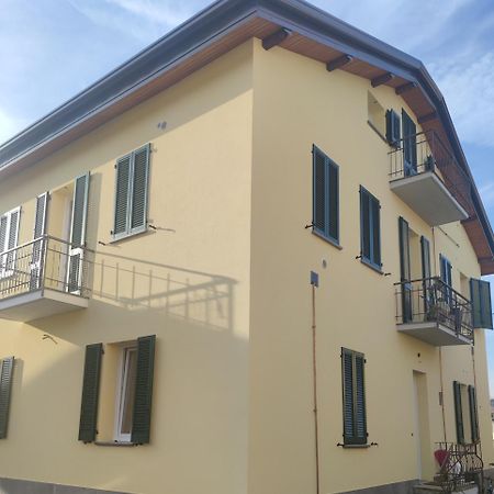 Comodo, Pratico E Tranquillo Arona Exterior foto
